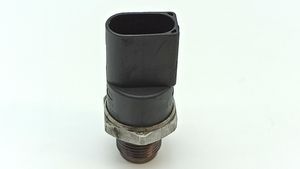 Mercedes-Benz E W211 Sensor de presión de combustible 0281002504