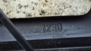 Mercedes-Benz E W123 Pokrywa skrzynki bezpieczników 1235400082