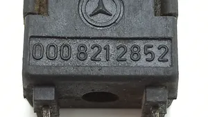 Mercedes-Benz COMPAKT W115 Priekinių durų atvėrimo/ užvėrimo daviklis (varlytė) 0008212852