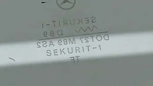 Mercedes-Benz COMPAKT W115 Takaoven ikkunalasi DOT27M89AS2