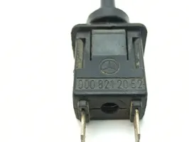 Mercedes-Benz COMPAKT W115 Capteur, interrupteur de porte avant 0008212052