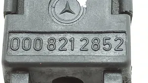 Mercedes-Benz COMPAKT W115 Priekinių durų atvėrimo/ užvėrimo daviklis (varlytė) 0008212852