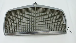 Mercedes-Benz COMPAKT W115 Atrapa chłodnicy / Grill 1158880523