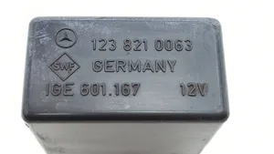 Mercedes-Benz COMPAKT W115 Lasinpyyhkimen rele 1238210063