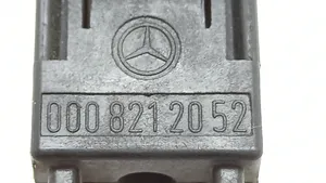 Mercedes-Benz 280 450 W116 Autres commutateurs / boutons / leviers 0008212052