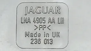 Jaguar XJ X308 Takavalon polttimon suojan pidike LNA4905AA