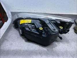 Ford C-MAX I Lampa przednia 1347459