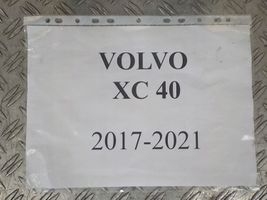 Volvo XC40 Centrinės oro grotelės 31442627