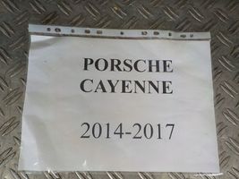 Porsche Cayenne (92A) Garniture de section de roue de secours 7P5863697