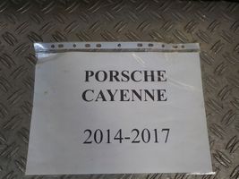 Porsche Cayenne (92A) Osłona boczna podwozia 7p0825212