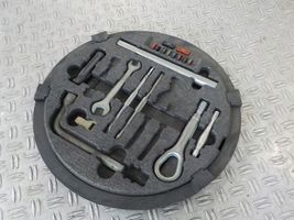 Mercedes-Benz S W220 Tool set A2205800005