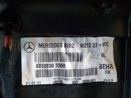 Mercedes-Benz E W212 Montaje de la caja de climatización interior A2128302560