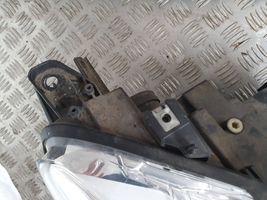 Opel Combo E Phare frontale 9816825980