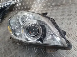 Toyota Auris 150 Lampa przednia 81110-02A40