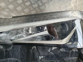 Lexus UX Phare frontale 