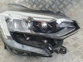 Renault Captur II Lampa przednia 260104095R