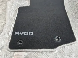 Toyota Aygo AB40 Fußmatte vorne Pz410-90358-FL