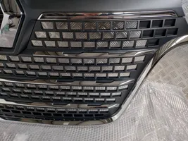 Renault Master III Grille calandre supérieure de pare-chocs avant 623105428R