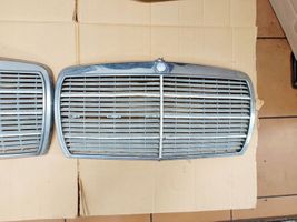 Mercedes-Benz W123 Grille calandre supérieure de pare-chocs avant 