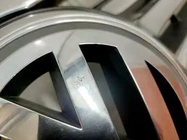 Volkswagen Tiguan Atrapa chłodnicy / Grill 5N0853653A