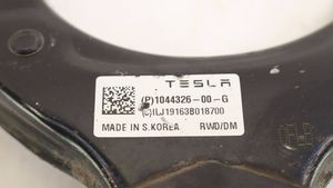 Tesla Model 3 Górny wahacz przedni 104432600G