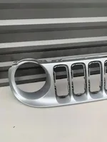 Jeep Renegade Maskownica / Grill / Atrapa górna chłodnicy 