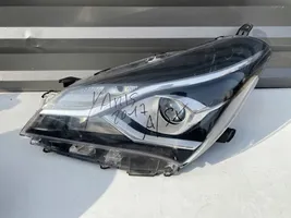 Toyota Yaris Lampa przednia 