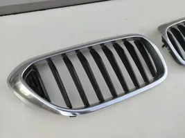 BMW 5 G30 G31 Maskownica / Grill / Atrapa górna chłodnicy 7390866