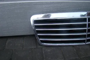 Mercedes-Benz CLK A208 C208 Grille de calandre avant A2088800085