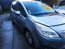 Opel Meriva B Etu-/Ajovalo 