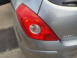 Opel Corsa D Galinis žibintas dangtyje 