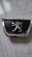 Peugeot 3008 I Front bumper upper radiator grill 9685973077