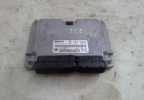 Opel Vectra B Variklio valdymo blokas 0281010271