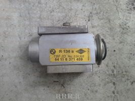 BMW 5 E39 Air conditioning (A/C) expansion valve 64118371459