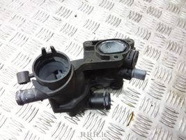 Volkswagen Polo IV 9N3 Boîtier de thermostat / thermostat 032121111