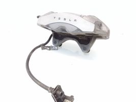 Tesla Model 3 Zacisk hamulcowy przedni 104462100D