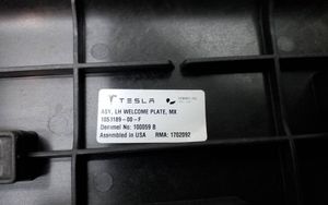 Tesla Model X Sivuhelman etulista 105318900F