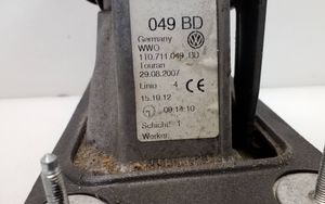 Volkswagen Caddy Lewarek zmiany biegów / górny 1T0711049BD