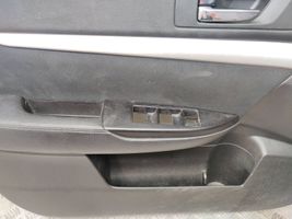 Subaru Outback Revestimiento de puerta delantera S73508390