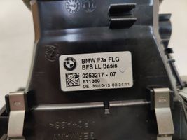 BMW 3 F30 F35 F31 Kojelaudan sivutuuletussuuttimen kehys 9253217