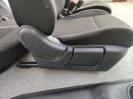 Nissan Qashqai Set di rivestimento sedili e portiere 