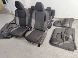 Nissan Qashqai Set di rivestimento sedili e portiere 