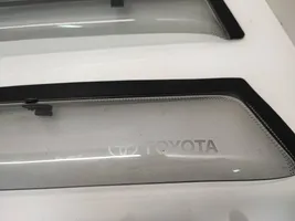 Toyota RAV 4 (XA40) Owiewka szyby drzwi przednich 
