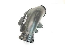 BMW 5 G30 G31 Parte del condotto di aspirazione dell'aria 8663614