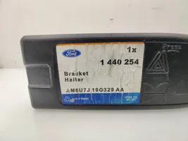 Ford Kuga I Triangle d'avertissement E127R03566