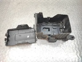 Volkswagen PASSAT B7 Battery box tray 1K0915333H