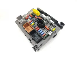 Peugeot 3008 I Module de fusibles 9667044980