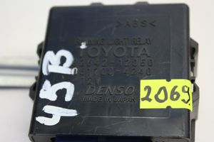 Toyota Corolla E120 E130 Relais lumière de jour 8264212050