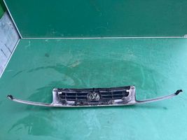 Volkswagen Polo III 6N 6N2 6NF Etupuskurin ylempi jäähdytinsäleikkö 6N0853618