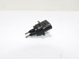 Volkswagen PASSAT B5.5 Windshield washer fluid level sensor 